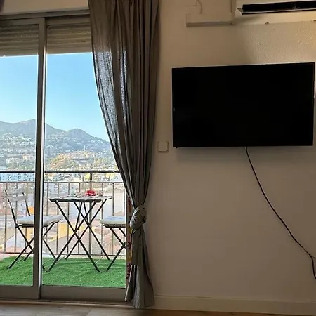 Charming Apartment With Mountain Views Malaga Exterior photo